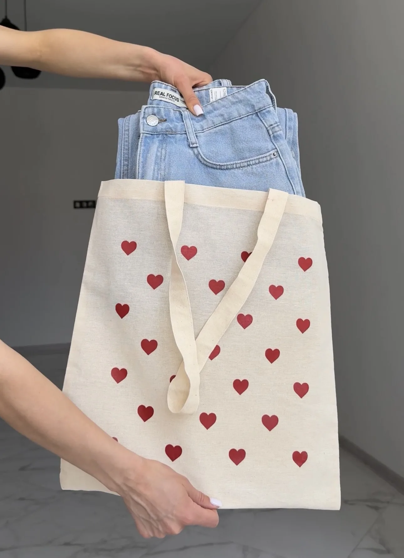 Бежевий шопер із міцної бязі для щоденних покупок, прогулянок і навчання. Місткий формат, легка тканина та зручні ручки. Розмір 37*42 см. - Шопер сумка бежева з бязі 37*42 см - Шопер