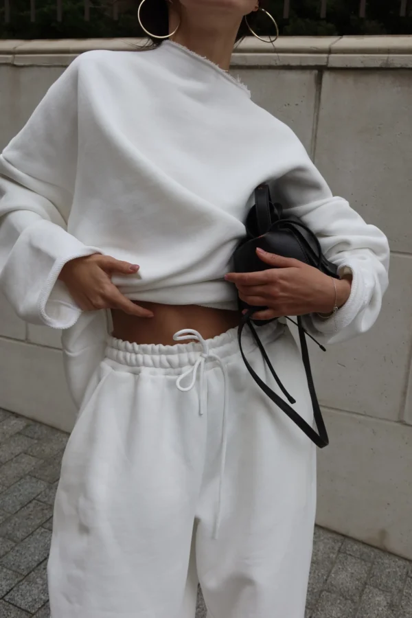 Костюм жіночий молочного кольору oversize