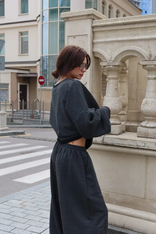 Костюм жіночий графітового кольору oversize