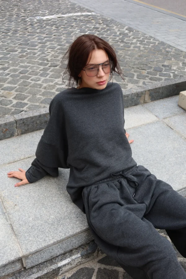 Костюм жіночий графітового кольору oversize