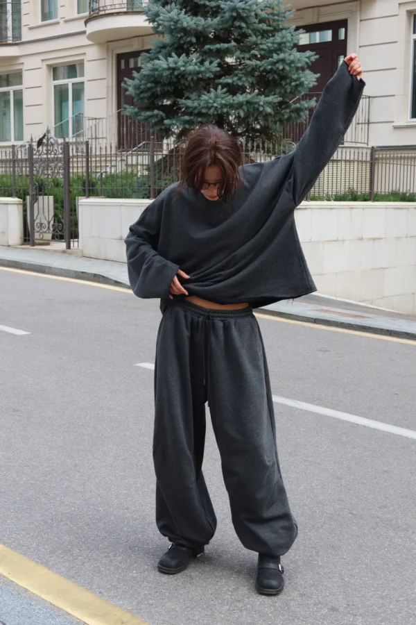Костюм жіночий графітового кольору oversize