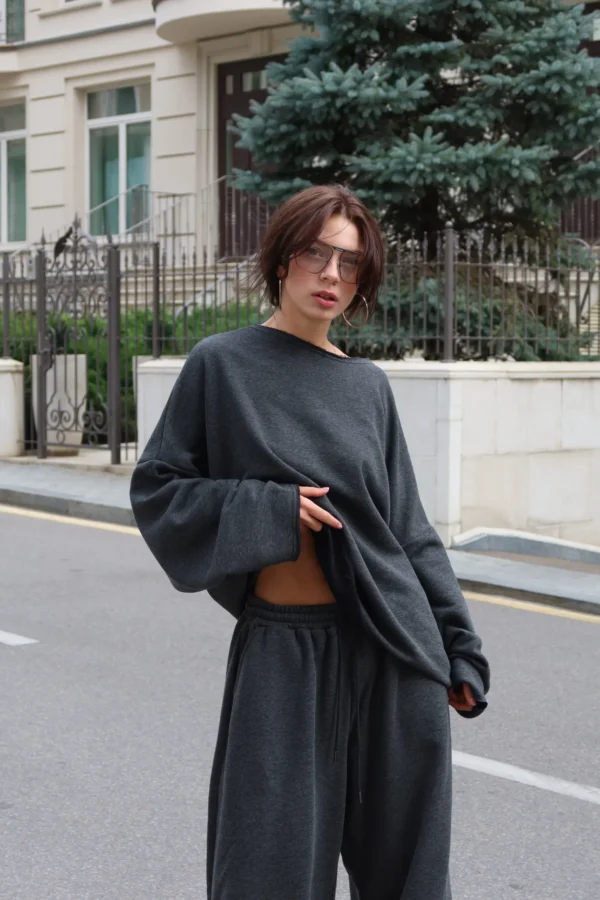 Костюм жіночий графітового кольору oversize