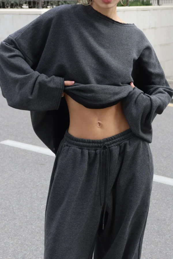 Костюм жіночий графітового кольору oversize
