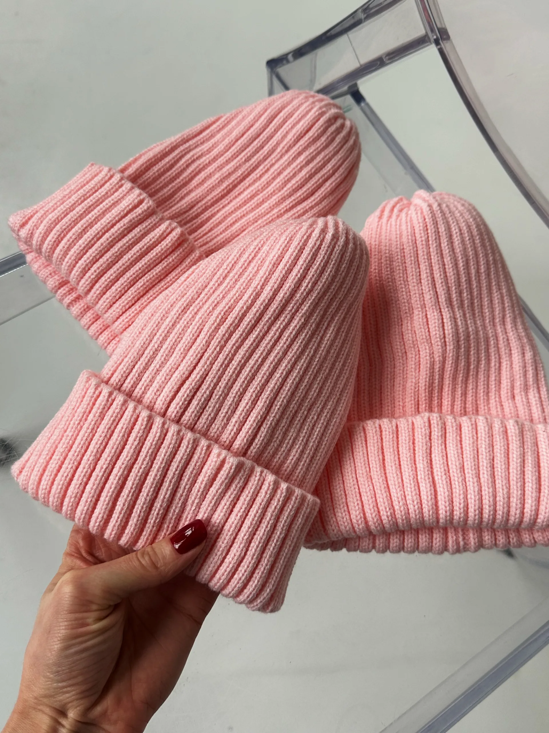 Дитяча шапка ніжного рожевого кольору універсального розміру one size. М’яка й тепла для прохолодної погоди й прогулянок. Виробництво Україна - Шапка дитяча рожева one size Romanova - Шапка дитяча рожева