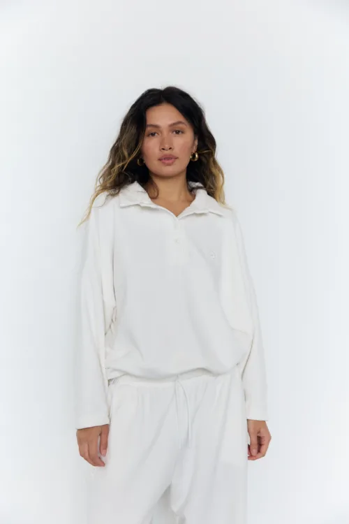 Костюм жіночий поло молочного кольору з вишивкою oversize