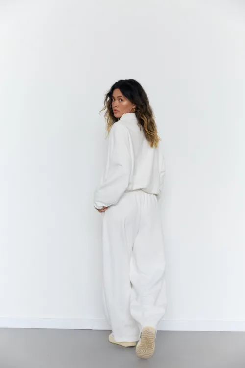 Костюм жіночий поло молочного кольору з вишивкою oversize