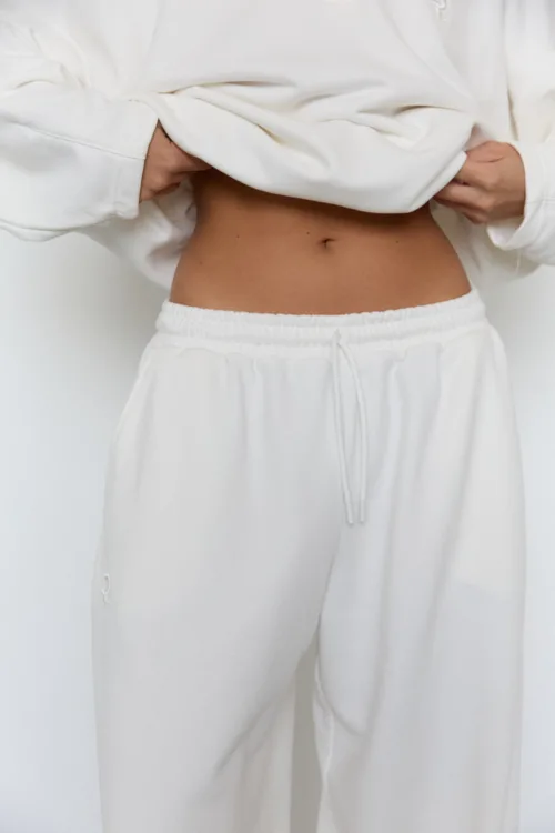 Штани жіночі молочного кольору з вишивкою oversize