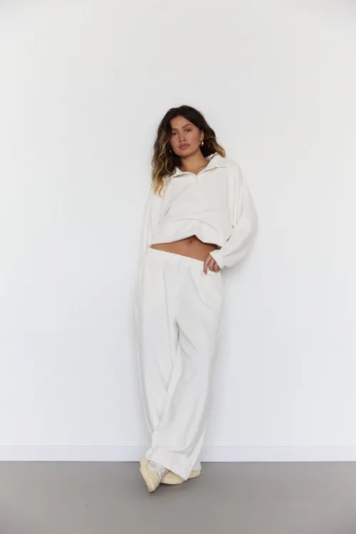 Штани жіночі молочного кольору з вишивкою oversize