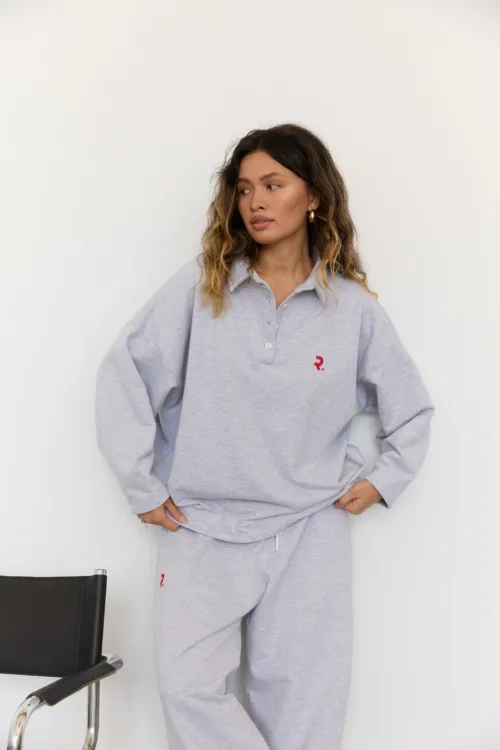 Костюм жіночий поло сірого кольору з вишивкою oversize
