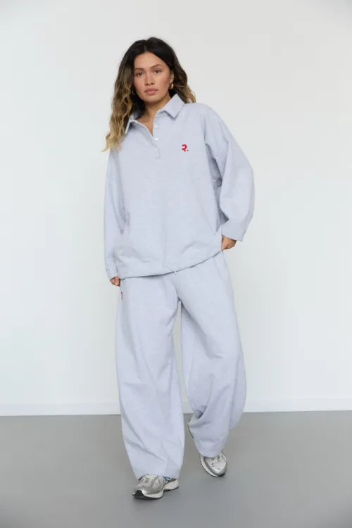 Костюм жіночий поло сірого кольору з вишивкою oversize