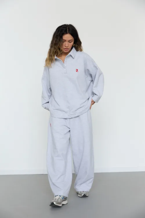 Костюм жіночий поло сірого кольору з вишивкою oversize