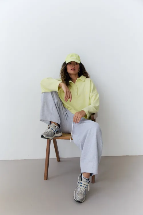 Штани жіночі сірого кольору з вишивкою oversize