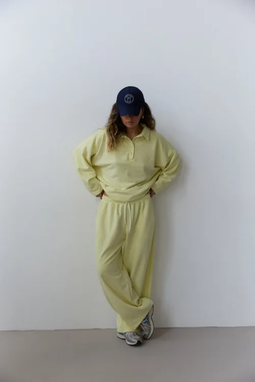 Костюм жіночий поло лимонного кольору з вишивкою oversize