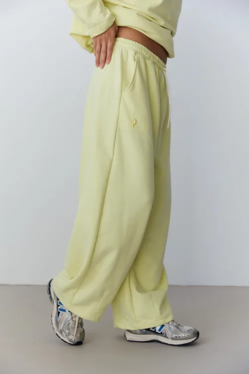 Штани жіночі лимонного кольору з вишивкою oversize