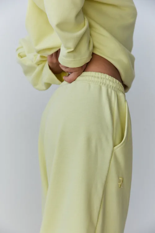 Штани жіночі лимонного кольору з вишивкою oversize