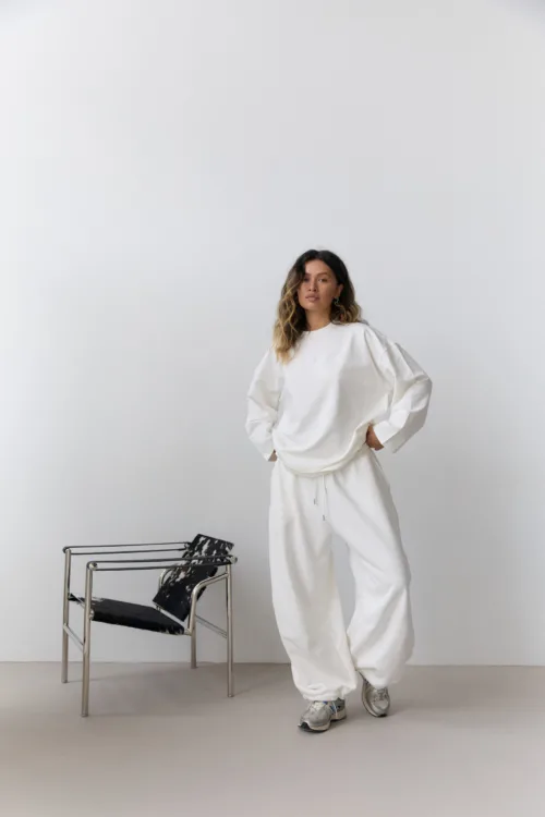 Джогери жіночі oversized молочного кольору на затяжках