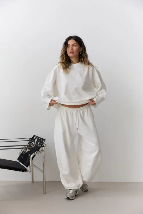 Джогери жіночі oversized молочного кольору на затяжках