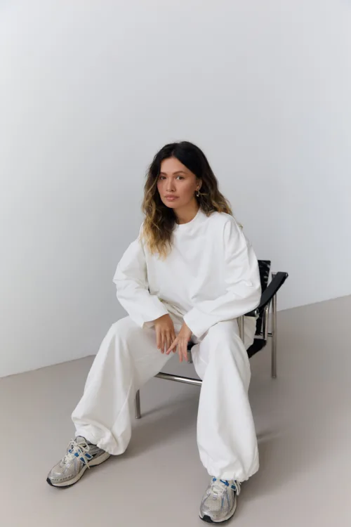 Джогери жіночі oversized молочного кольору на затяжках