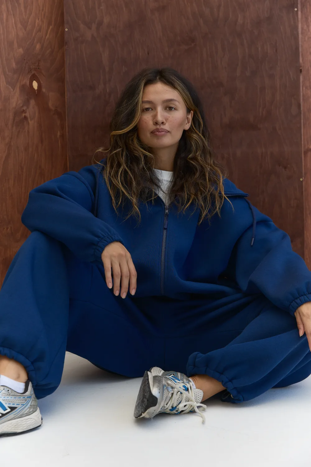 Костюм жіночий графітовий oversize з футеру XS/S M/L - Худі жіноче синього кольору на блискавці з утепленням — фото 5