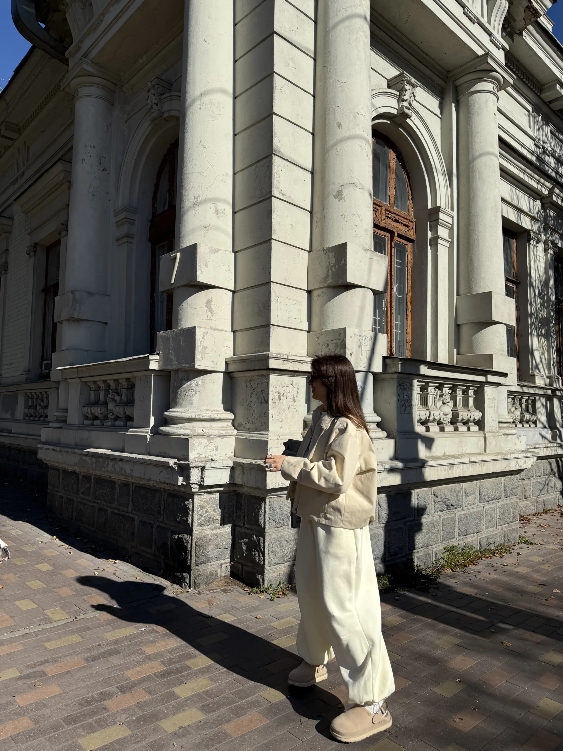 Демісезонний бомбер кольору масло від Romanova з щільного котону на підкладці. Розміри XS/S та M/L. Також є у шоколадному кольорі. Виробництво Україна. - IMG_0898 Бомбер жіночий колір масло котон на підкладці демісезонний - Бомбер жіночий демісезонний кольору масло з котону на підкладці — фото 5