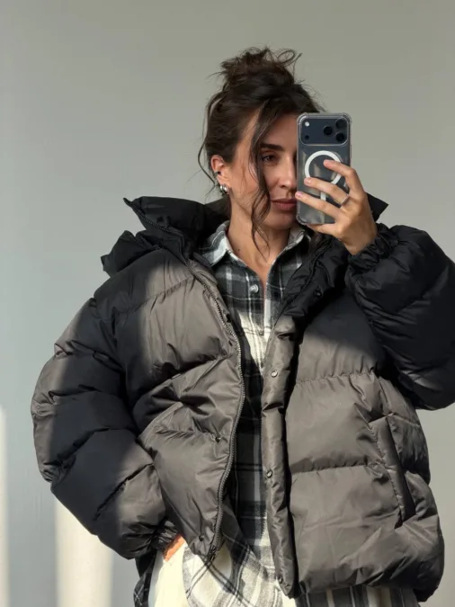 Топ жіночий Christmas зелений синій чорний розмір XS/S M/L - Woman taking a mirror selfie in a bulky two-tone puffer jacket over a plaid shirt.